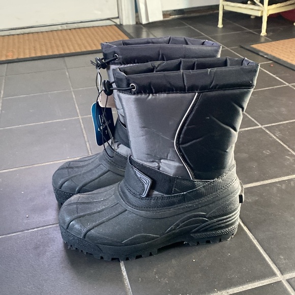 New temperature rated skid resistant snow boots size 7 - Picture 5 of 5